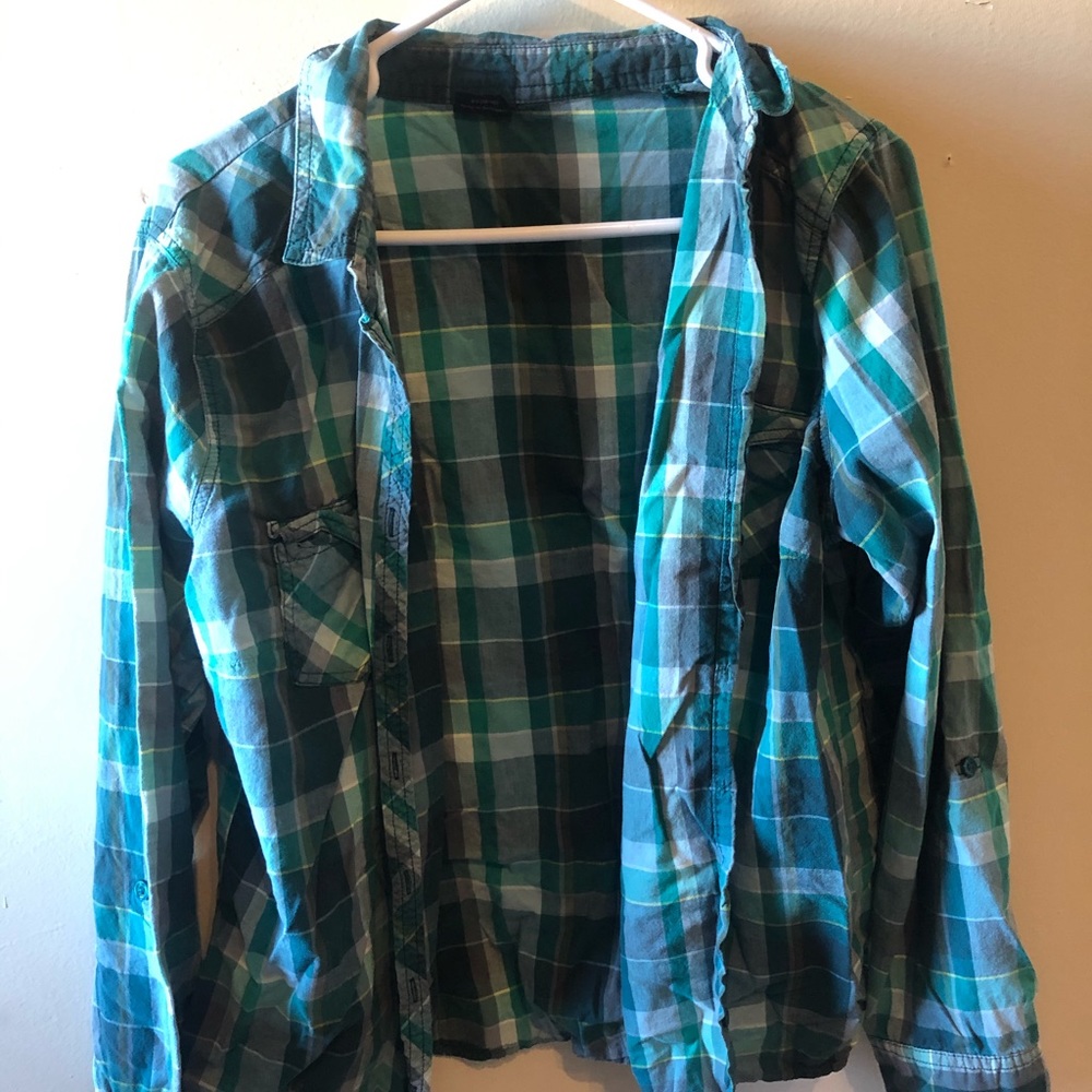 2-pack long-sleeve button down shirts.